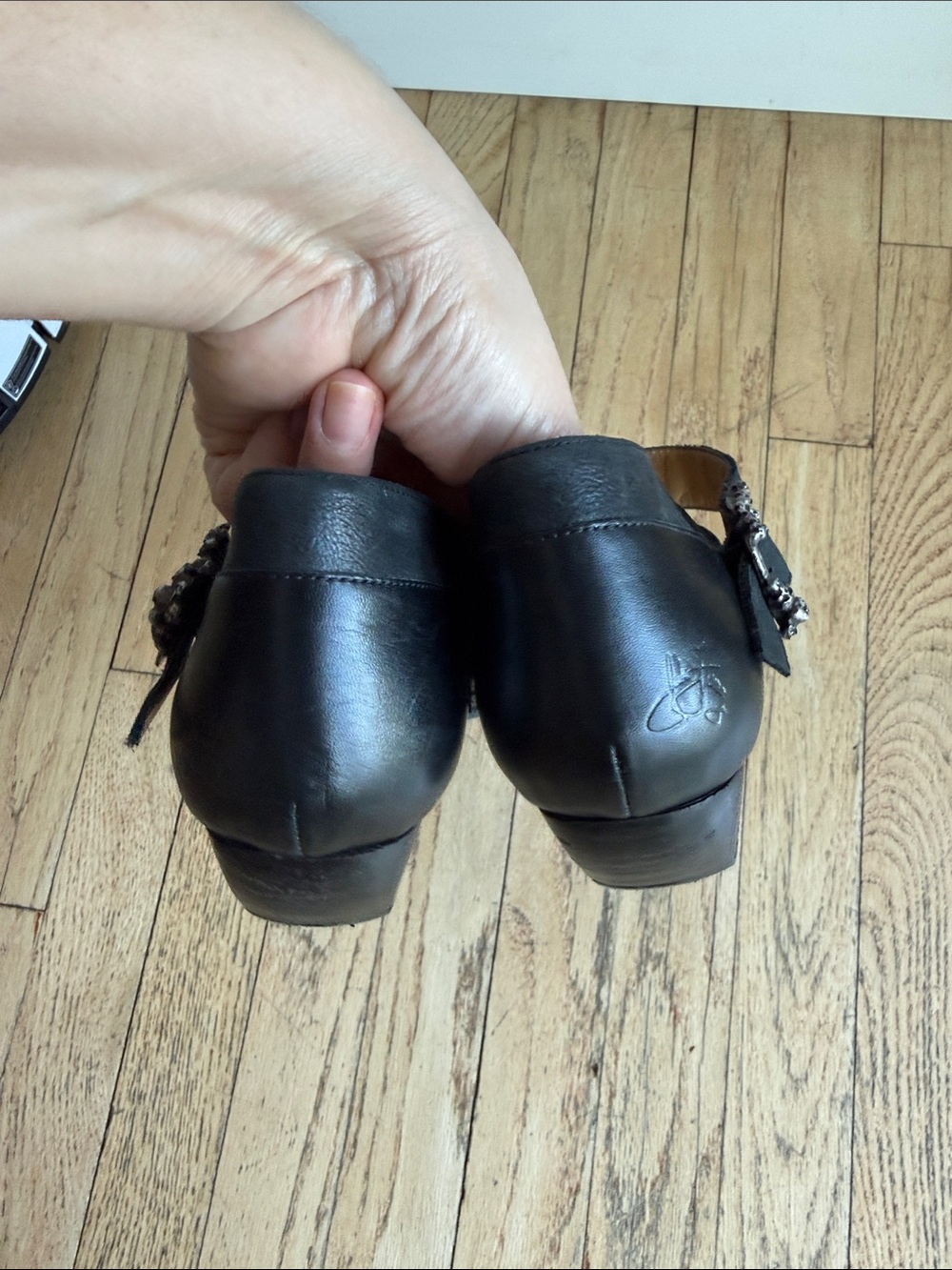 John Fluevog Shoes Art Deco Strap
Heels Sandal size 11 great condition - Picture 5 of 9
